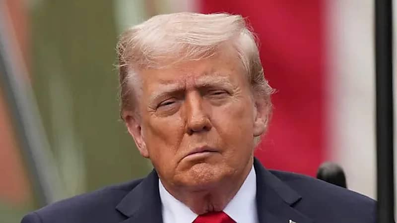 علامة في وجه ترامب تشير لإصابته بسكتة دماغية