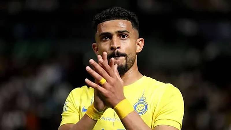 أحد الإعلاميين لعبدالإله العمري: زعلان يا أبو ناصر!   .. فيديو