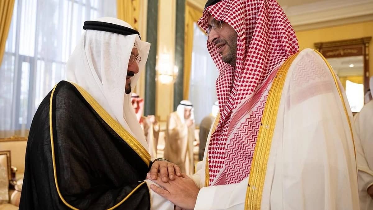 الأمير تركي بن محمد ينقل تعازي القيادة في وفاة الشيخ علي عبدالله الأحمد