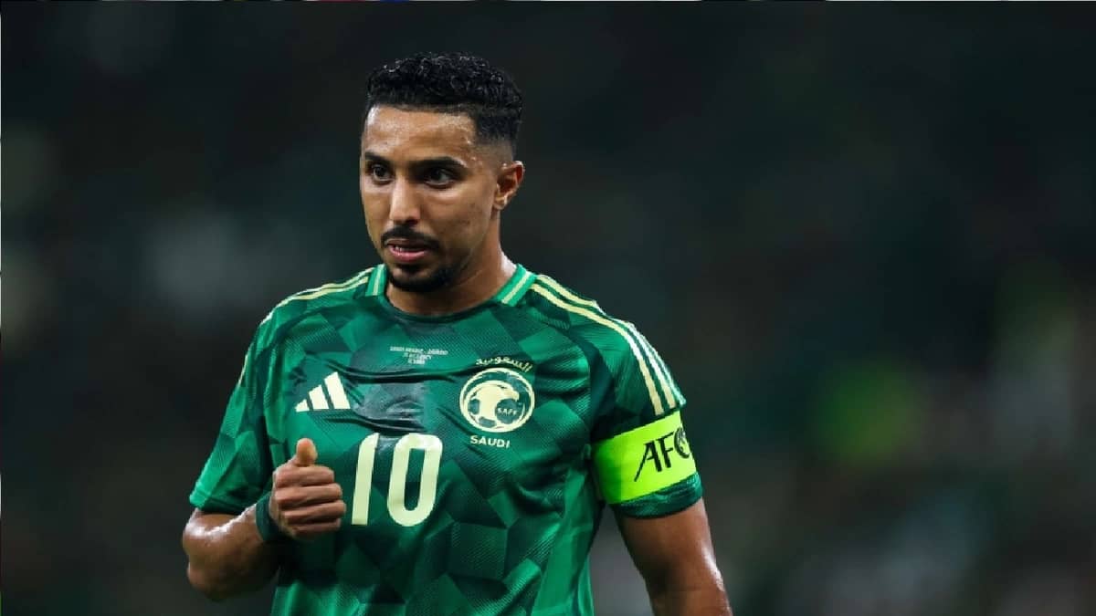 سبب غياب سالم الدوسري عن تدريبات الأخضر