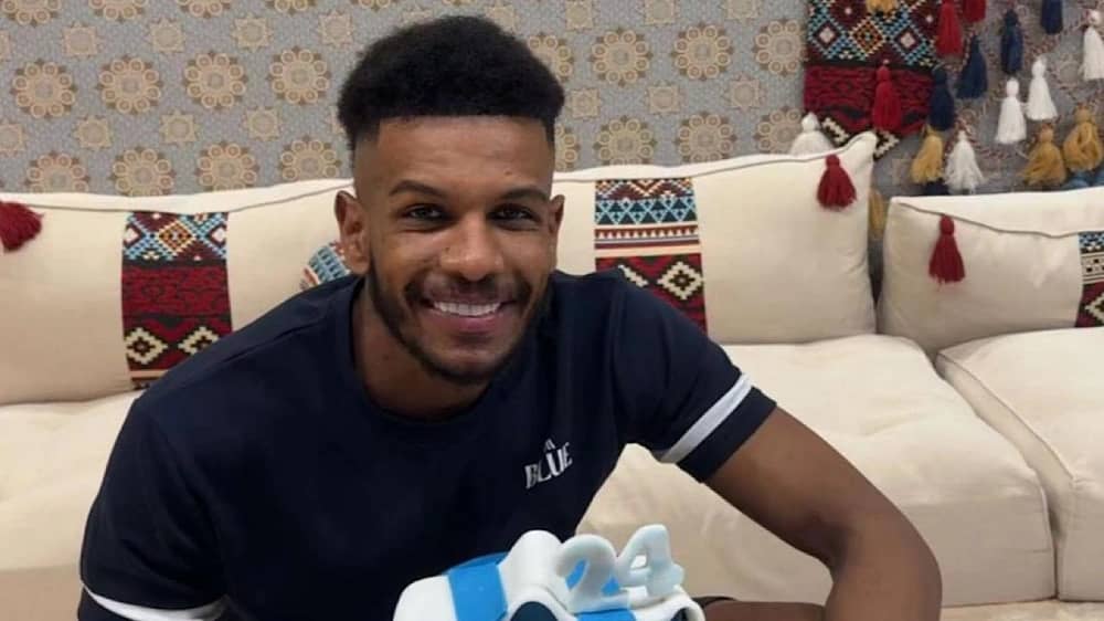 البليهي يحتفل بعيد ميلاده في المعسكر.. صورة