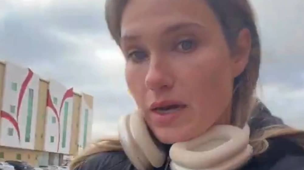 سائحة بريطانية تتفاجأ ببرودة الرياض .. فيديو