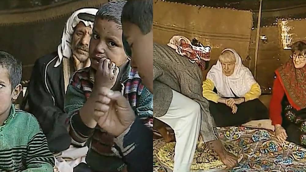 مقطع نادر يظهر كرم الضيافة وحياة البدو في الصحراء قبل 29 عامًا  .. فيديو