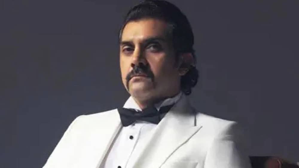 مطرب تركي شهير يروي مأساة وفاة والدته .. فيديو