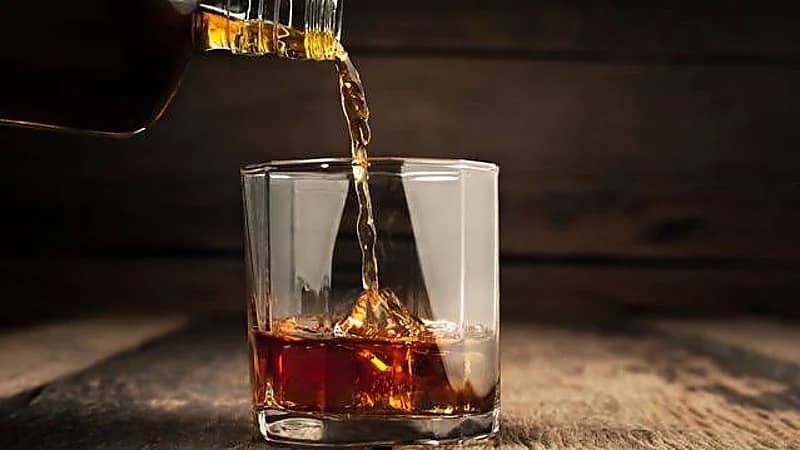 خبيرة تغذية: الكحول هو الأكثر خطورة على الرشاقة