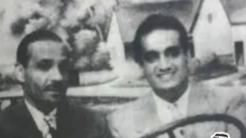 صورة تاريخية نادرة للملك فهد برفقة الفنان خليل الرواف