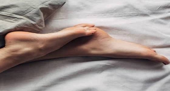 تعرفي على اسباب الشعور بحكة في القدمين خلال النوم