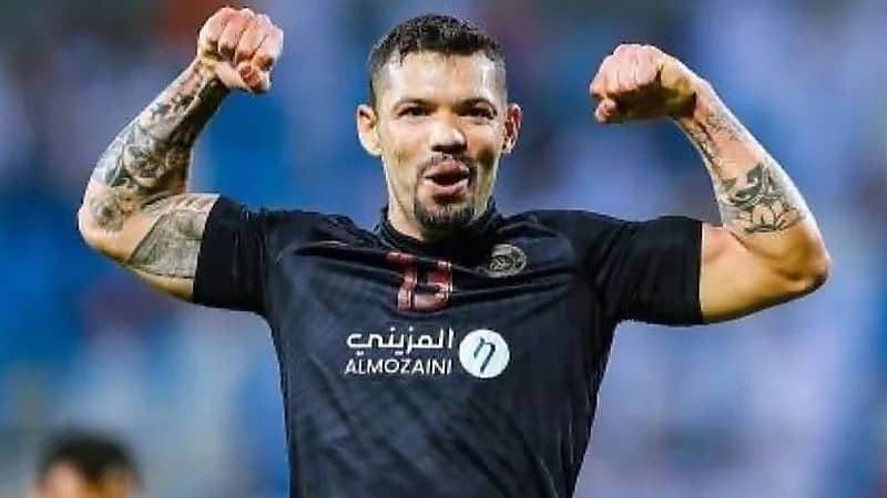 كارلوس يرفض الإعارة ويعود للشباب