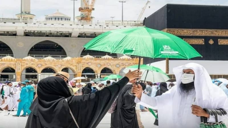 "شؤون الحرمين" توزع 50 ألف مظلة على الحجاج المتعجلين