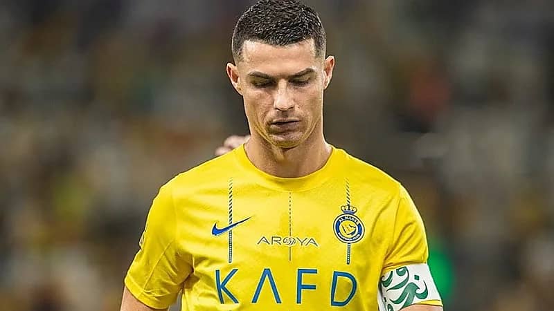 رونالدو يضحك على كريستيانو جونيور بعد سقوطه.. فيديو
