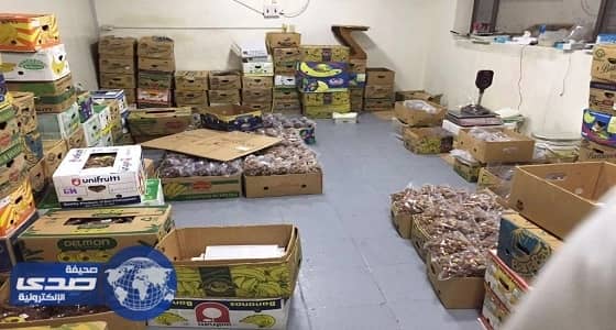 " التجارة " تغلق معملاً لتعبئة التمور وتضبط 4.5 طن تمور مجهولة المصدر