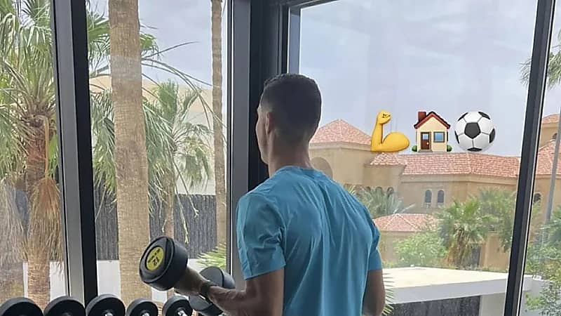 نجم النصر في أحدث ظهور له من داخل الجيم