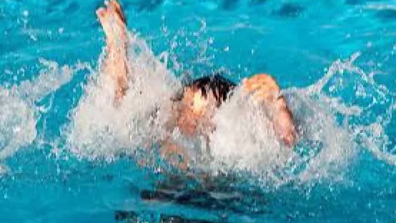 طفل شجاع يضحي بحياته لإنقاذ أطفال من حادث غرق أليم