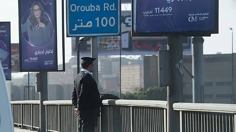 شاب وفتاة يرتكبان فعلا فاضحا أعلى كوبري في مصر