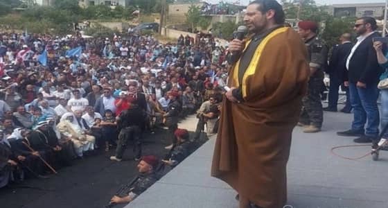 بالصور.. سعد الحريري بالعباءة العربية