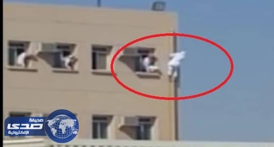 بالفيديو.. هروب طلاب مدرسة ثانوية في تبوك