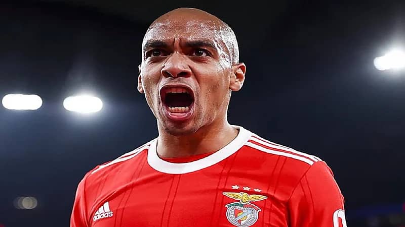 الهلال والأهلي يتنافسان لضم جواو ماريو