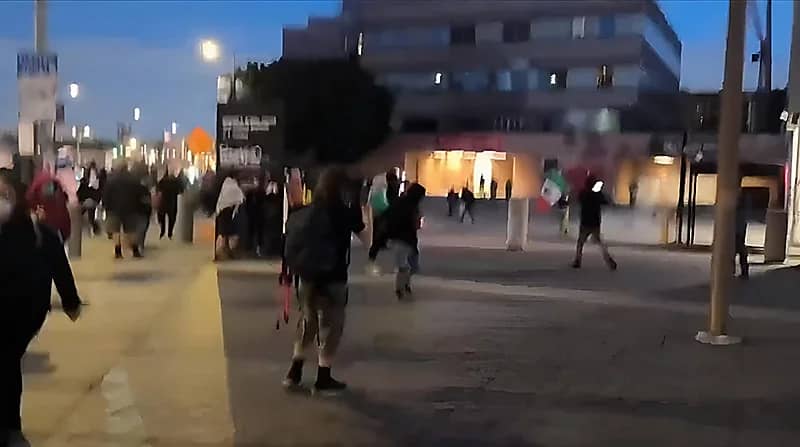 شغب واعتقالات في لوس أنجلوس احتجاجًا على حملات الترحيل.. فيديو