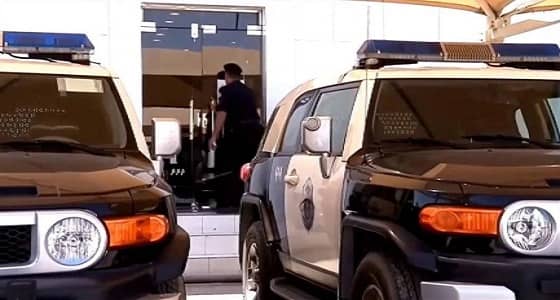 طفل يهرب بسيارة والده إلى جدة