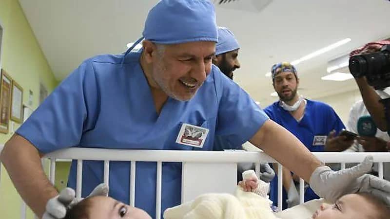 بدء عملية فصل السيامي السوري إحسان وبسام .. فيديو