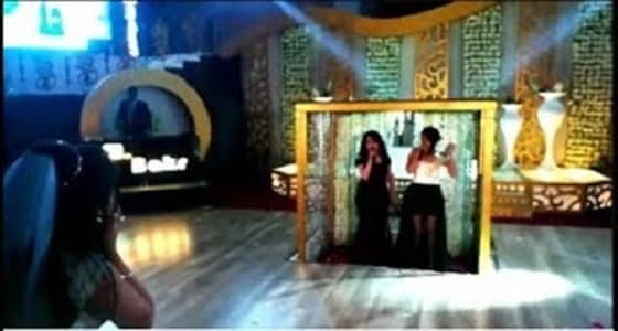 بالفيديو.. فتاتان تصدمان صديقتهما العروس في حفل زفافها