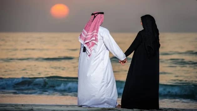 مستشار أسري: لا يجب المبالغة بالخروج المشترك وقت الملكة