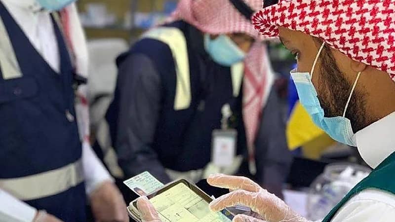 بالفيديو.. قصة وافد لجأ إلى جهات الاختصاص للنجاة من عقوبات التستر التجاري