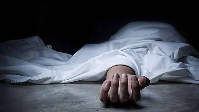 وفاة رجل بأزمة قلبية بعد حفره لقبر امرأة قتلها