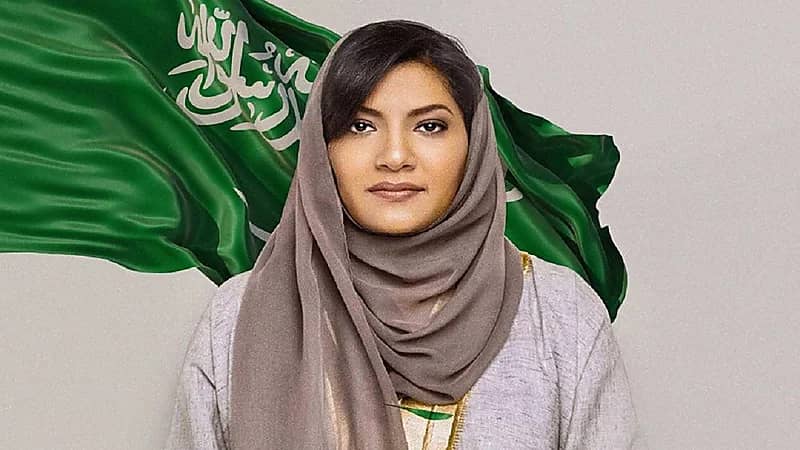 الأميرة ريما بنت بندر تطمئن على عمليات إجلاء المواطنين من فلوريدا