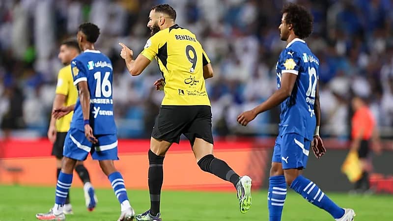 الاتحاد يطالب بطاقم تحكيم أجنبي بالكامل في كلاسيكو الهلال