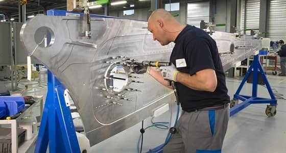 اتفاقية مع شركة فرنسية لإقامة مصنعا لإنتاج قطع غيار الطائرات بالمملكة