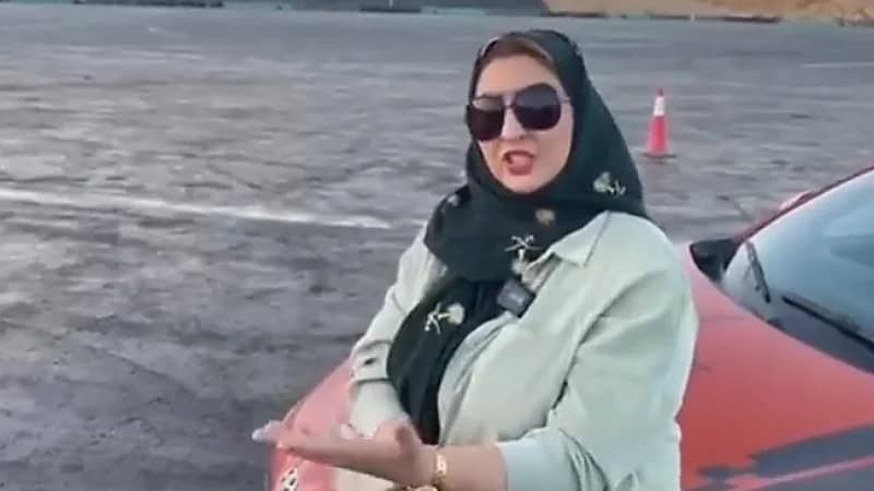 بالفيديو.. ‬⁩ "أفنان المرغلاني" تستعرض مهارتها في قيادة السيارات