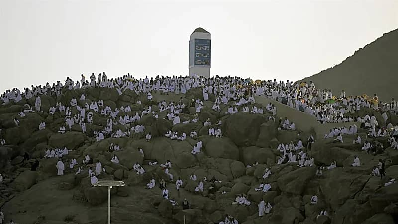 آخرهم حجازي وحمدالله.. نجوم كرة القدم أدوا مناسك الحج على الأراضي المقدسة