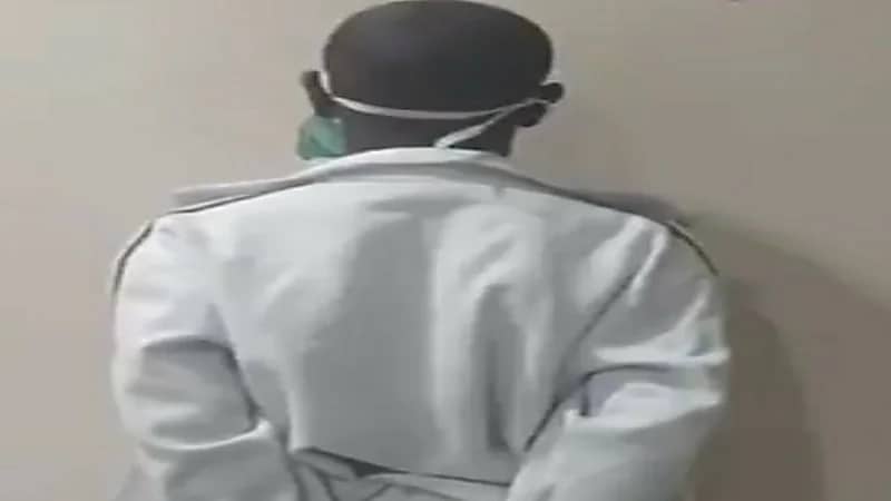 شاهد.. لحظة القبض على مواطن ومقيم سرقا 17 مركبة بالجموم