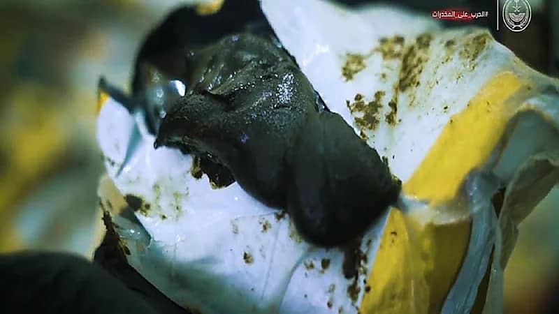 جهود رجال الأمن في ملاحقة مروجي المخدرات.. فيديو