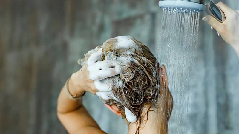 شركة مياه تدعو عملاءها لاستخدام المناديل المعطرة والأمطار لتنظيف أجسادهم