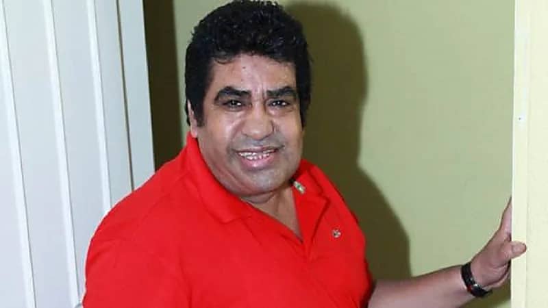 أحمد عدوية يتعرض للانتقادات بسبب جلسة مع راقصة