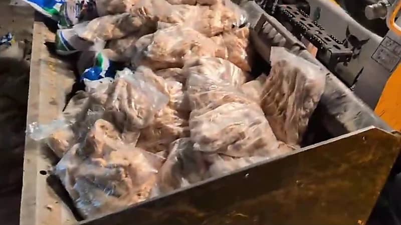 أمانة جدة تتلف 13 طن دواجن و 26 ألف مادة غذائية فاسدة .. فيديو