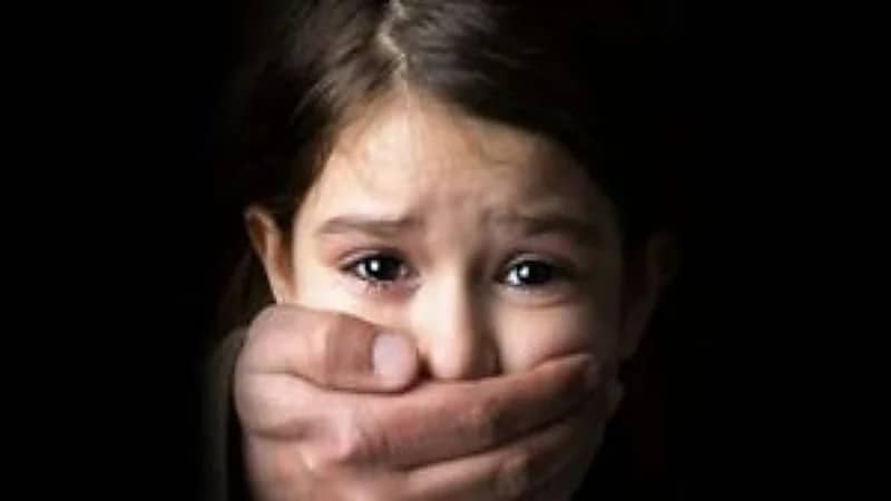 حارس عقار يهتك عرض ثلاثة فتيات