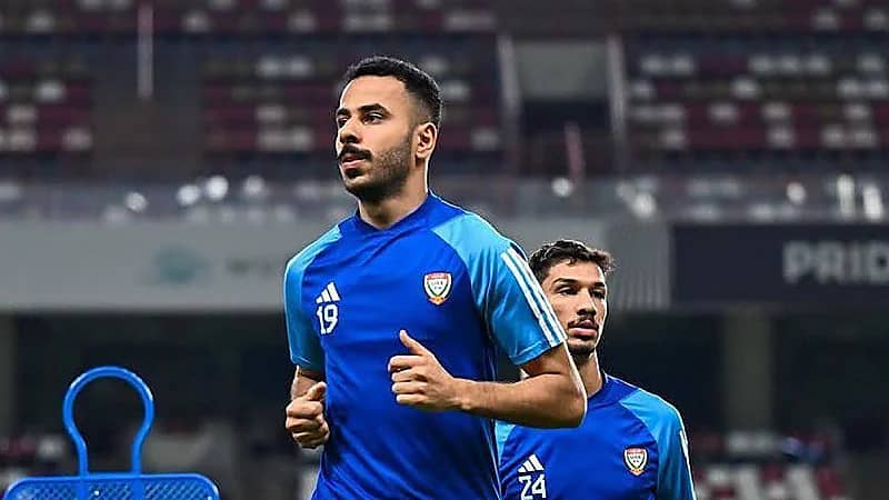 لجنة الانضباط باتحاد الإمارات تُوقف خالد الظنحاني وسلطان عادل وتستبعدهما من المنتخب