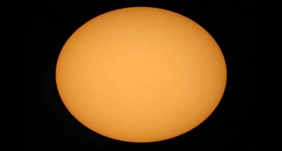 فلكية جدة: سطح الشمس خالي من البقع لليوم الثامن على التوالي