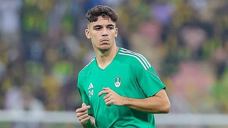 فيغا يفاجئ الأهلي بقرار الرحيل نهاية الموسم