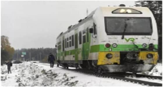 مقتل واصابة 11 شخص في تصادم قطار بشاحنة عسكرية جنوب فنلندا