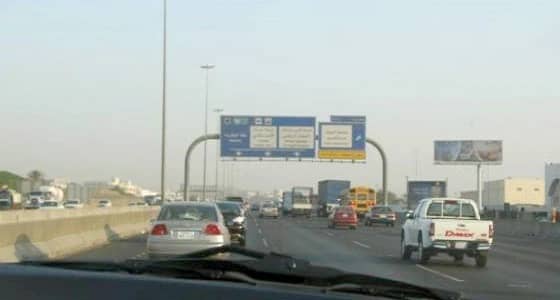 العمليات الأمنية تباشر بلاغا بتعطل مركبة لنفاذ الوقود