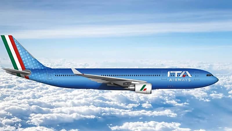 طيار يأخذ غفوة عميقة من النوم أثناء قيادة طائرة