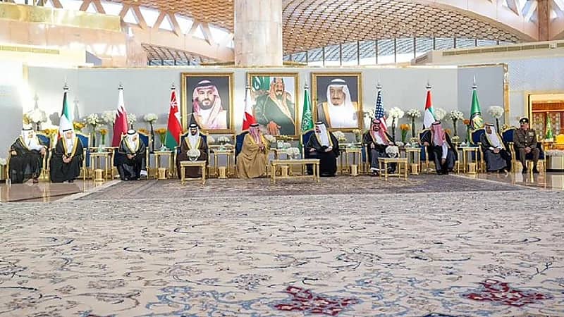 ملك البحرين يصل إلى الرياض لحضور القمة الخليجية الأمريكية غدًا