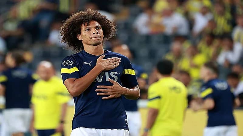 الأهلي يسعى إلى ضم ويليان أراو