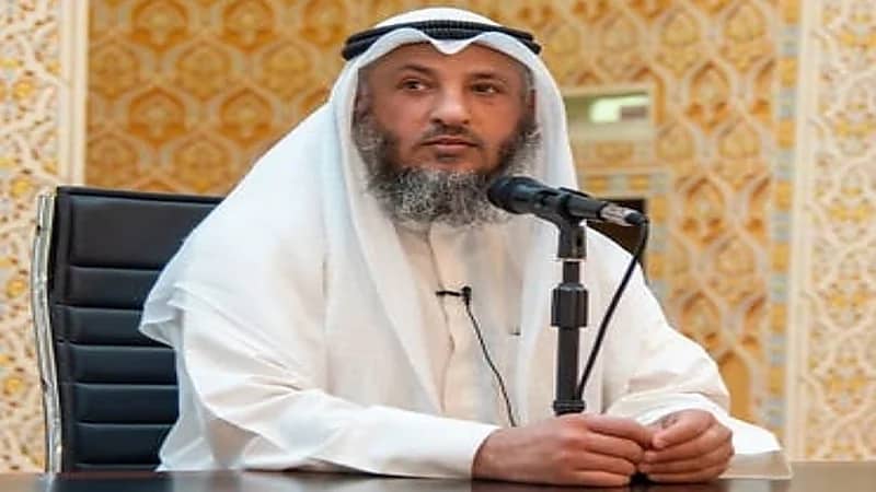 داعية كويتي: لا يجوز للنساء وضع الصور والاختلاط عبر واتساب
