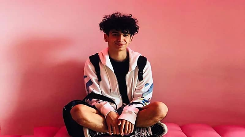 بالصورة.. "دايلر" يعلن خطوبته