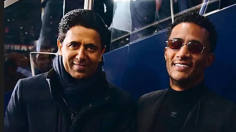 رئيس باريس سان جيرمان يهدي محمد رمضان قميص النادي